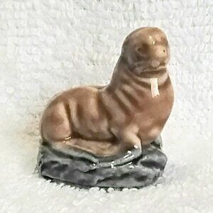 3/$24 Series 1 Animals (1967-'73) Wade Red Rose Tea Seal on Rock Figurine!!